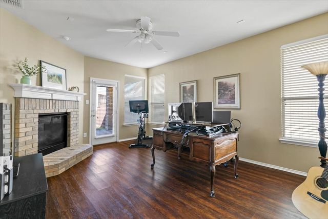 306 Salsbury Drive, Euless, TX 76040