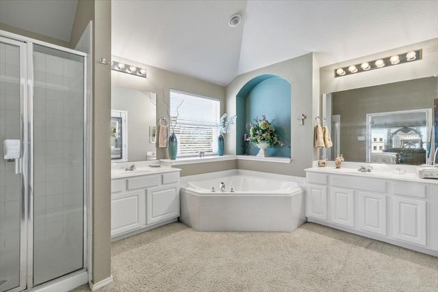 306 Salsbury Drive, Euless, TX 76040