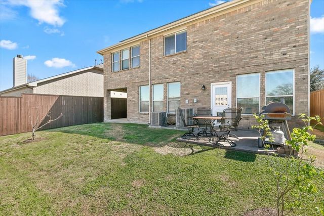 306 Salsbury Drive, Euless, TX 76040