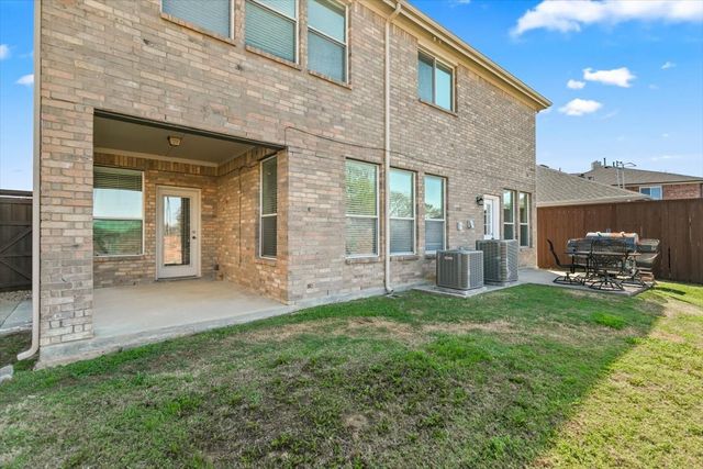 306 Salsbury Drive, Euless, TX 76040