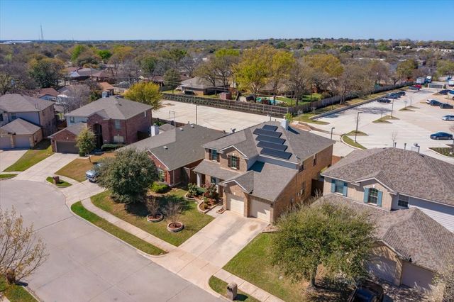 306 Salsbury Drive, Euless, TX 76040