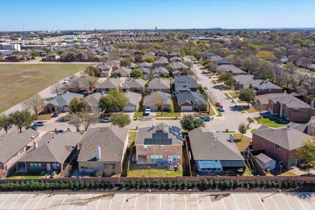 306 Salsbury Drive, Euless, TX 76040