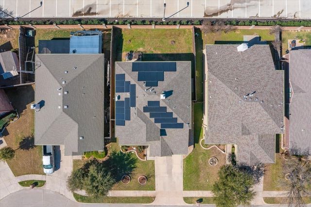 306 Salsbury Drive, Euless, TX 76040