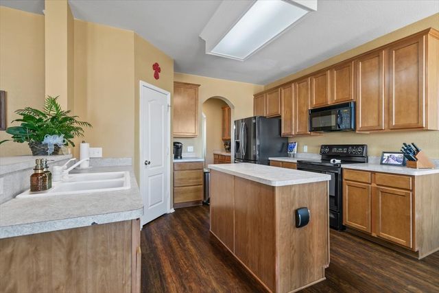 306 Salsbury Drive, Euless, TX 76040