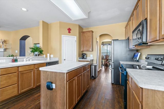 306 Salsbury Drive, Euless, TX 76040