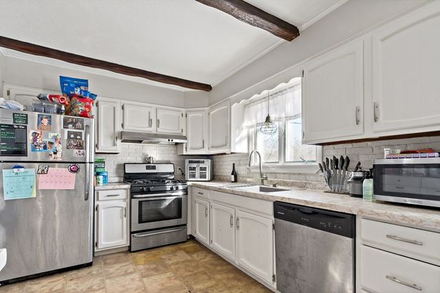 677 Oak Grove Ave, Fall River, MA 02720