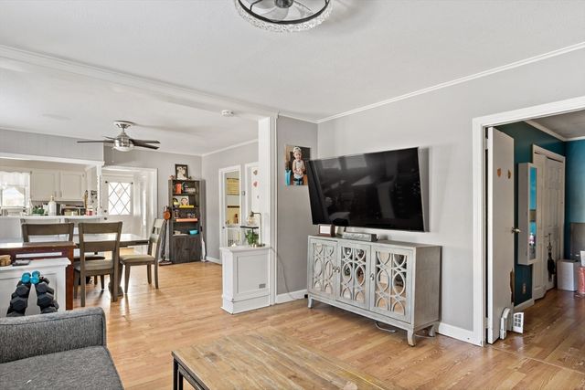 677 Oak Grove Ave, Fall River, MA 02720