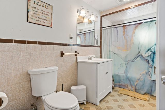 677 Oak Grove Ave, Fall River, MA 02720