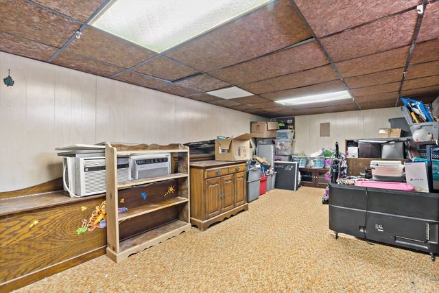 677 Oak Grove Ave, Fall River, MA 02720