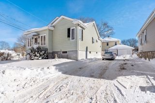 677 Oak Grove Ave, Fall River, MA 02720