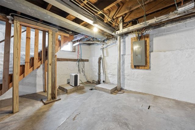 1619 5th AVE SE, Cedar Rapids, IA 52403