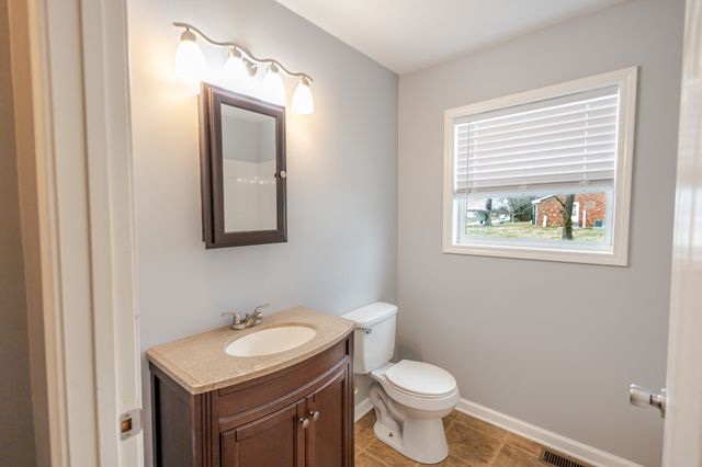 215 Alta Ave, Shelbyville, TN 37160