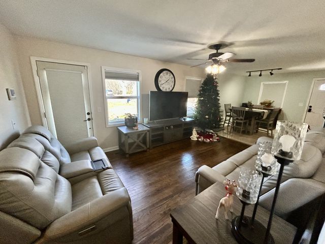 215 Alta Ave, Shelbyville, TN 37160