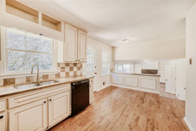 180 Jade Cove Circle, Roswell, GA 30075