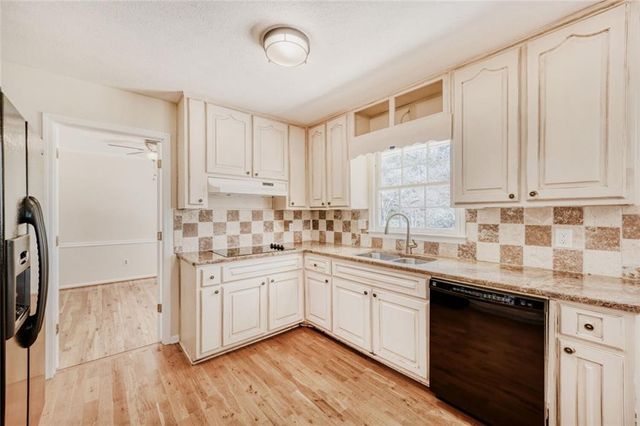 180 Jade Cove Circle, Roswell, GA 30075