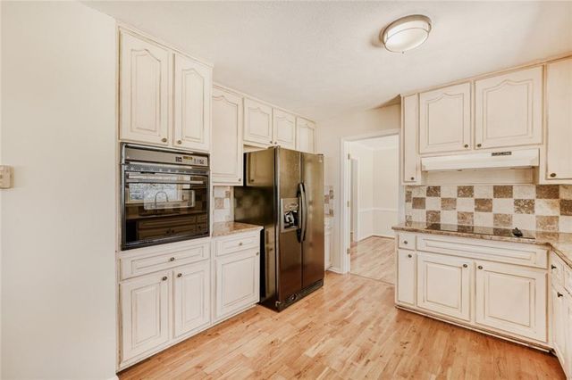 180 Jade Cove Circle, Roswell, GA 30075