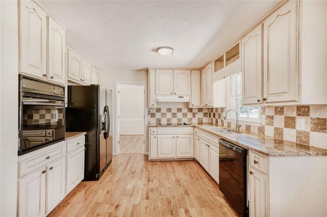 180 Jade Cove Circle, Roswell, GA 30075