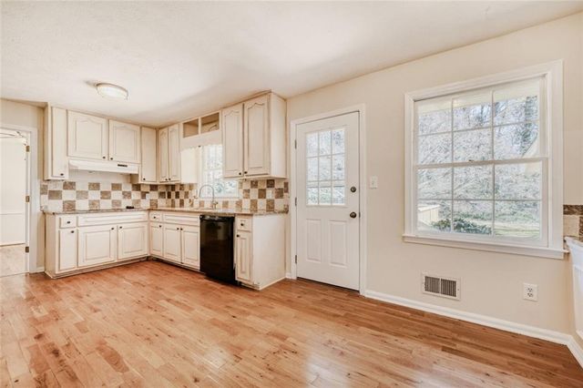 180 Jade Cove Circle, Roswell, GA 30075