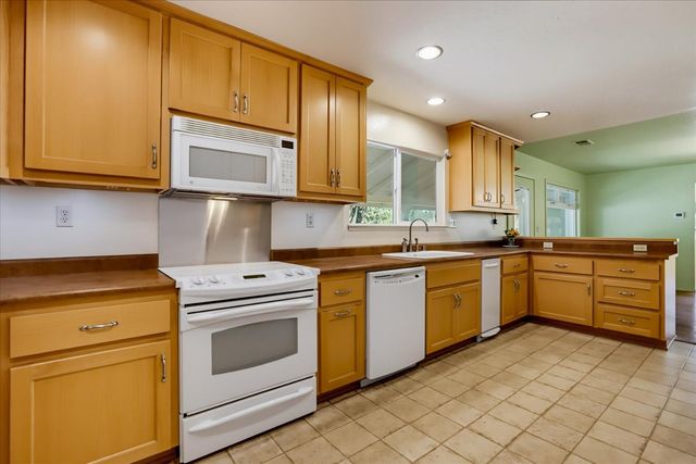 12149 Hidden Valley Rd, Grass Valley, CA 95949