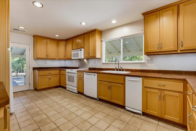 12149 Hidden Valley Rd, Grass Valley, CA 95949