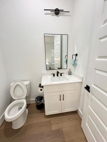 316 Thornton Road B, Houston, TX 77018