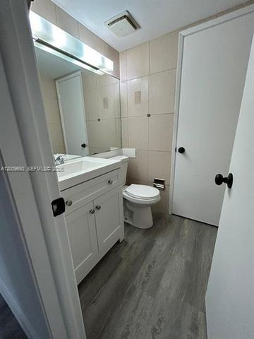 8875 Fontainebleau Blvd 201, Miami, FL 33172