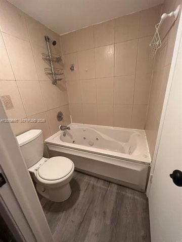 8875 Fontainebleau Blvd 201, Miami, FL 33172