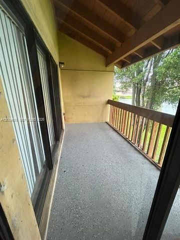 8875 Fontainebleau Blvd 201, Miami, FL 33172