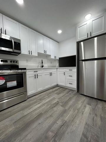 8875 Fontainebleau Blvd 201, Miami, FL 33172