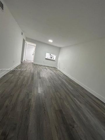 8875 Fontainebleau Blvd 201, Miami, FL 33172