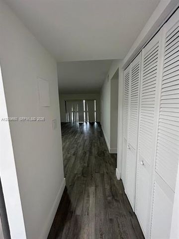 8875 Fontainebleau Blvd 201, Miami, FL 33172