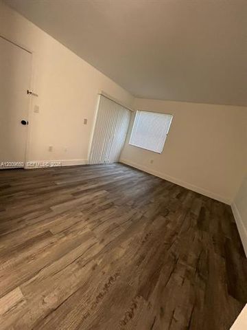 8875 Fontainebleau Blvd 201, Miami, FL 33172