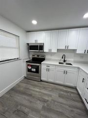 8875 Fontainebleau Blvd 201, Miami, FL 33172