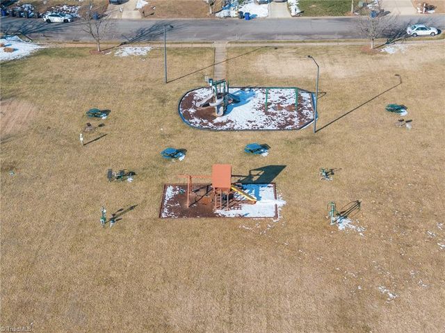 4236 Laurel Ridge Circle, Winston-salem, NC 27107