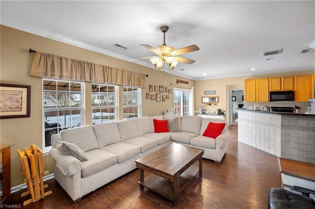 4236 Laurel Ridge Circle, Winston-salem, NC 27107