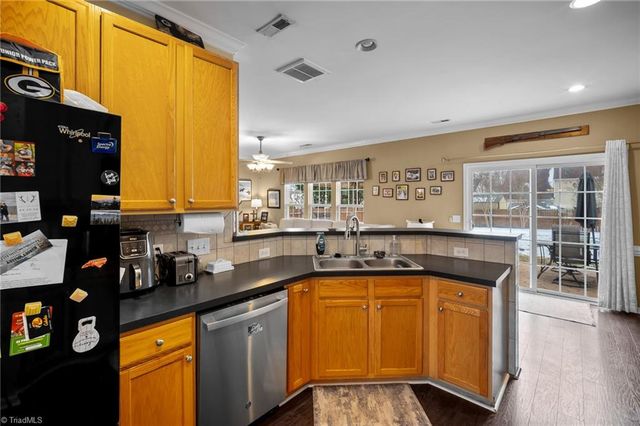 4236 Laurel Ridge Circle, Winston-salem, NC 27107