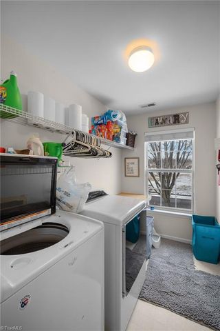 4236 Laurel Ridge Circle, Winston-salem, NC 27107