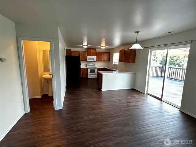 8523 21st Avenue E, Tacoma, WA 98445
