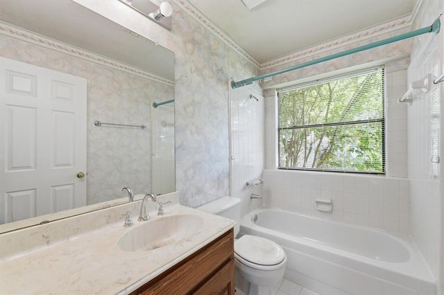 1013 Glenshannon Avenue, Friendswood, TX 77546