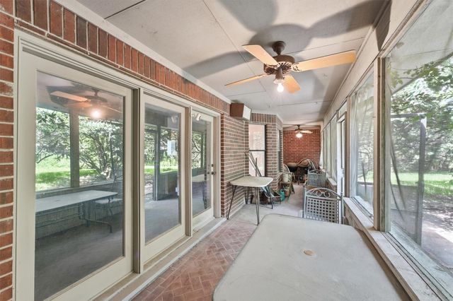 1013 Glenshannon Avenue, Friendswood, TX 77546