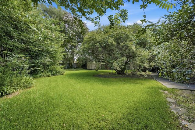1013 Glenshannon Avenue, Friendswood, TX 77546