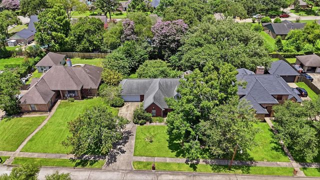 1013 Glenshannon Avenue, Friendswood, TX 77546