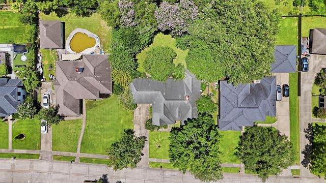 1013 Glenshannon Avenue, Friendswood, TX 77546