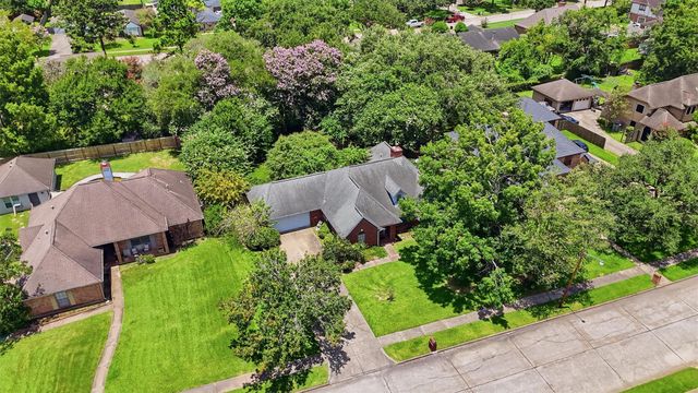 1013 Glenshannon Avenue, Friendswood, TX 77546