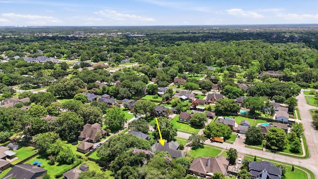1013 Glenshannon Avenue, Friendswood, TX 77546