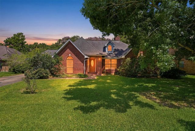 1013 Glenshannon Avenue, Friendswood, TX 77546