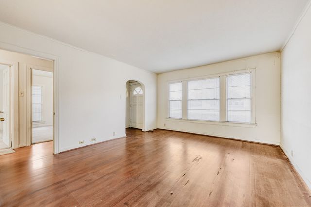 5833 E Mockingbird Lane, Dallas, TX 75206