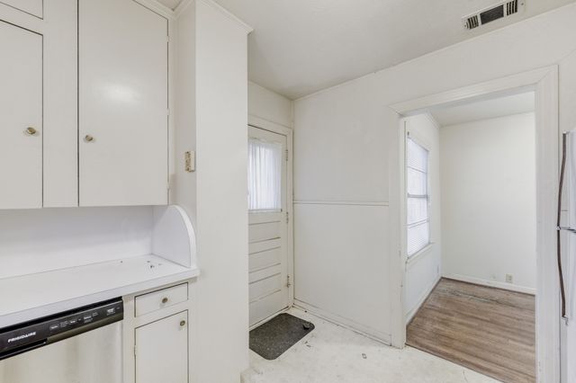 5833 E Mockingbird Lane, Dallas, TX 75206