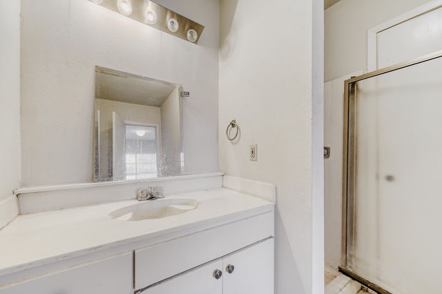 5833 E Mockingbird Lane, Dallas, TX 75206