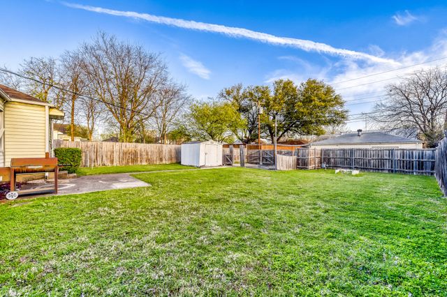 5833 E Mockingbird Lane, Dallas, TX 75206